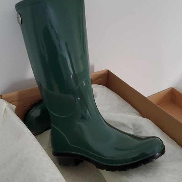 Ugg Rain Boots - Picture 2 of 7